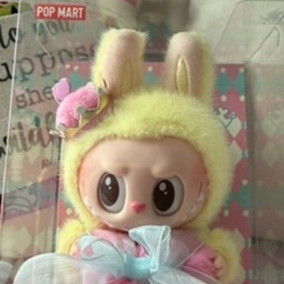 POP MART THE MONSTERS Let's Checkmate Series - Vinyl Plush Hanging Card - Picture 2 of 4